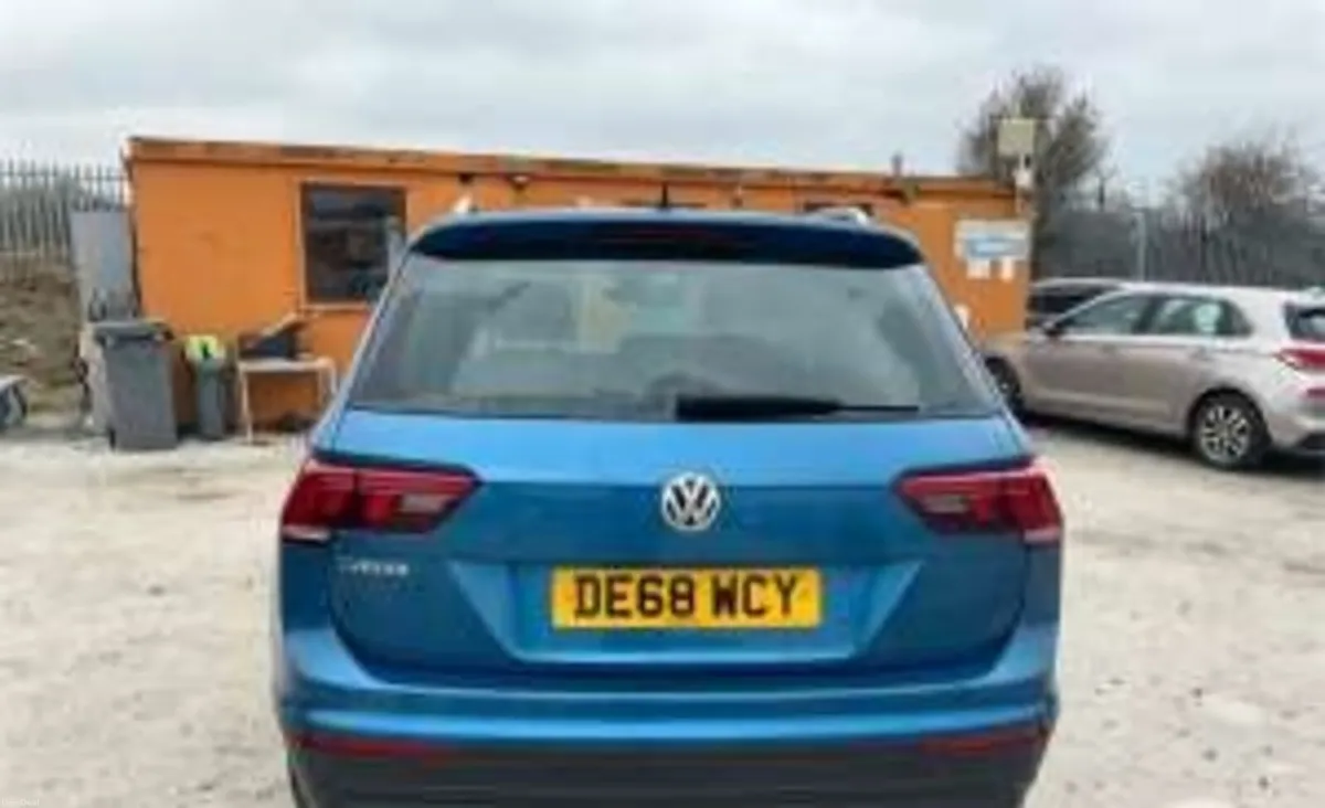 2018 VOLKSWAGEN TIGUAN 2.0 SE Nav TDI 5d - Image 3