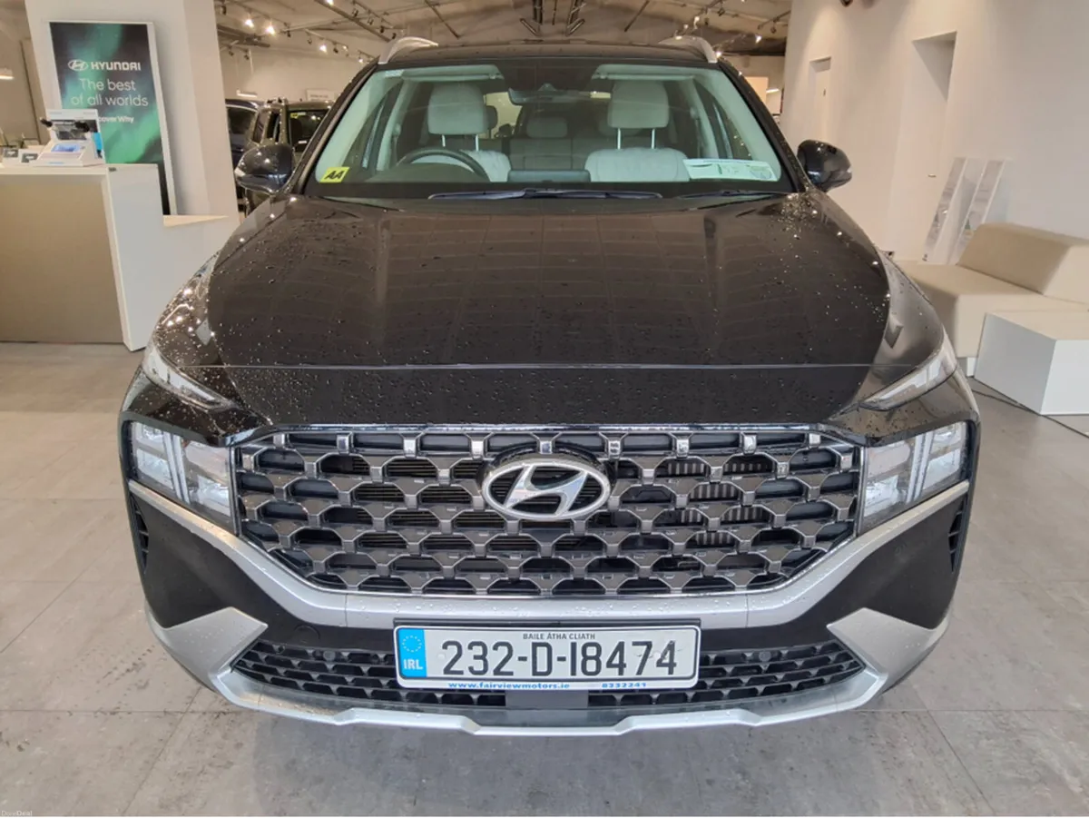 Hyundai Santa Fe Plug In Hybrid 7 Seater - Image 4