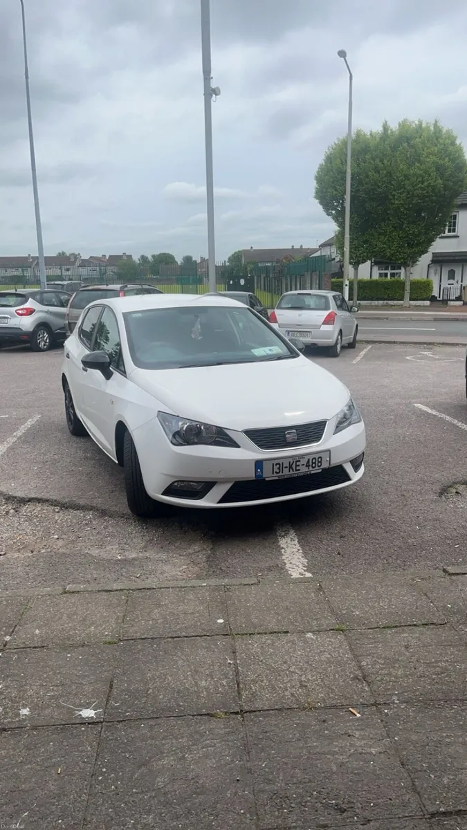 White seat Ibiza - Image 1