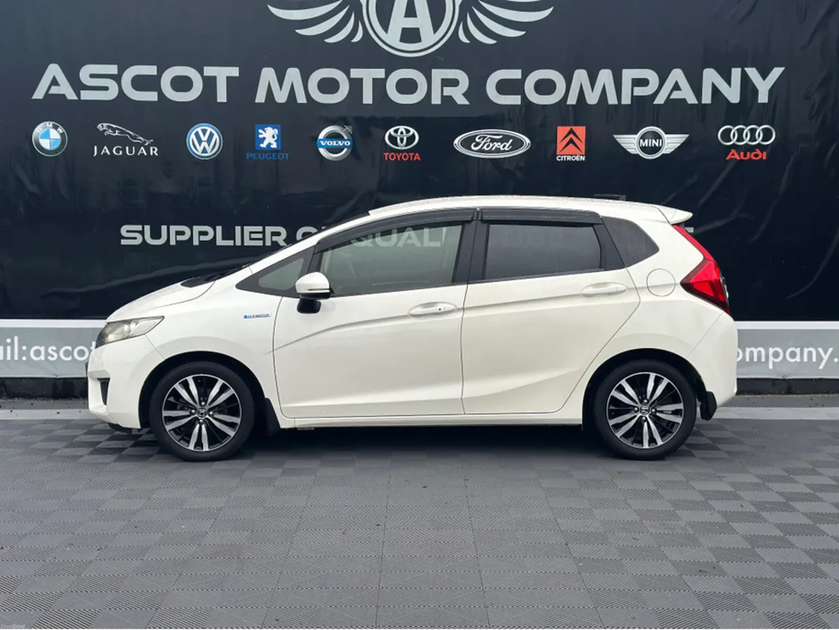 Honda Fit Hybrid - Image 2
