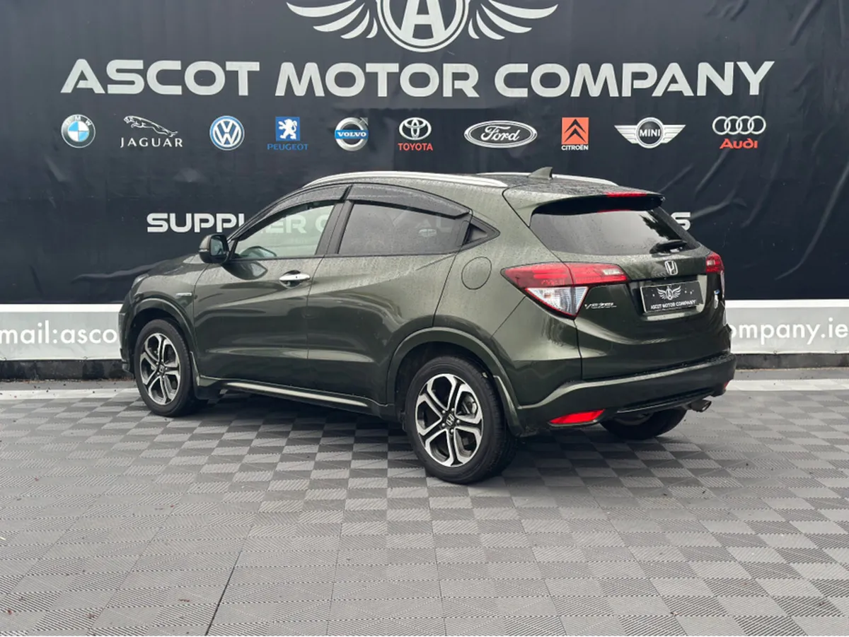 Honda Vezel Hybrid - Image 2