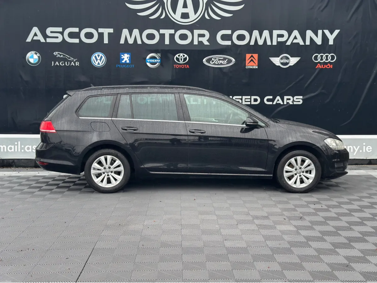 Volkswagen Golf Automatic estate - Image 3