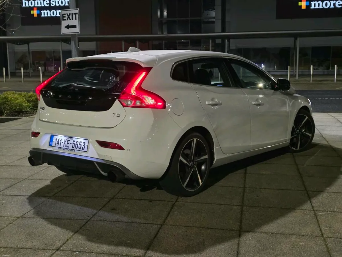 Volvo V40 T5 2.0L - 5 Cylinder Turbo - Image 2