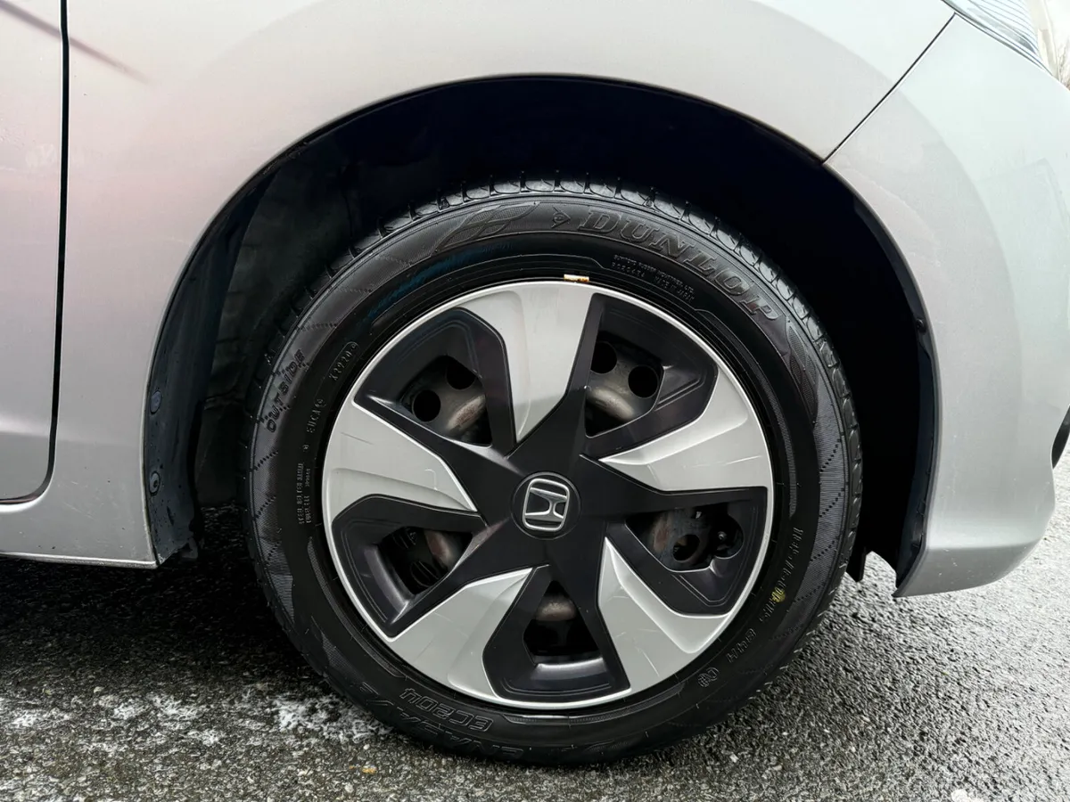 2018 Honda Fit 1.5L Hybrid Automatic - Image 4