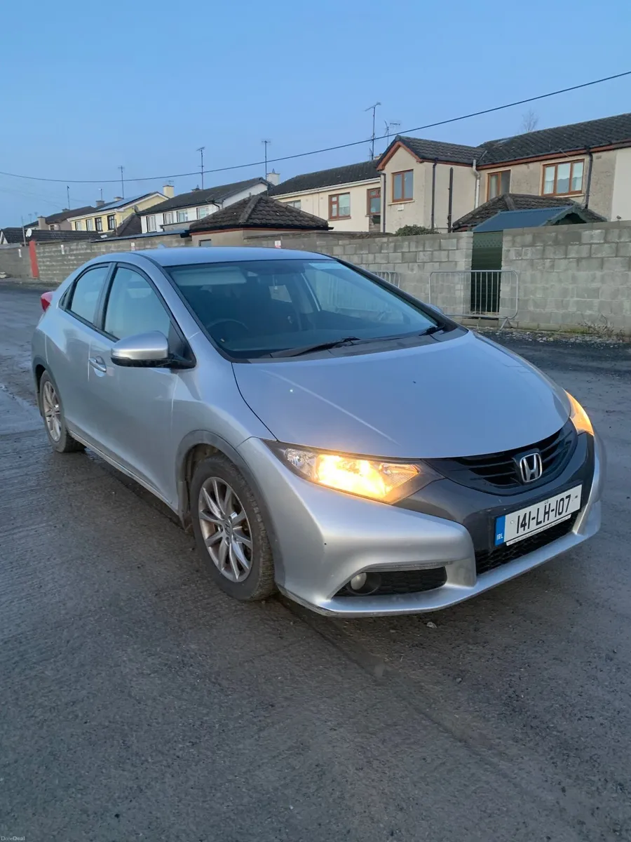 Honda Civic 2014 - Image 2