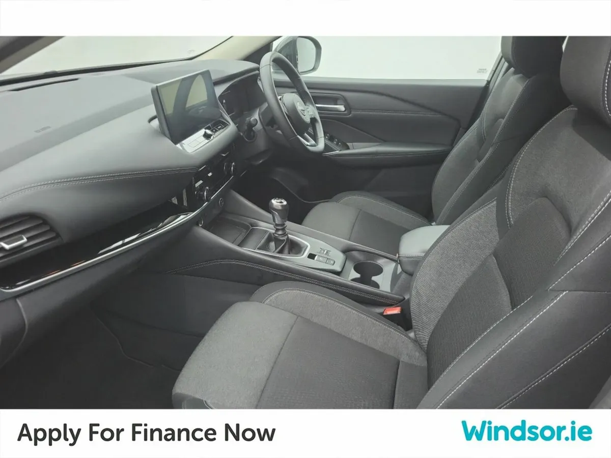 Nissan Qashqai 1.3 PET MILD HYBRID SV PREMIUM - Image 4