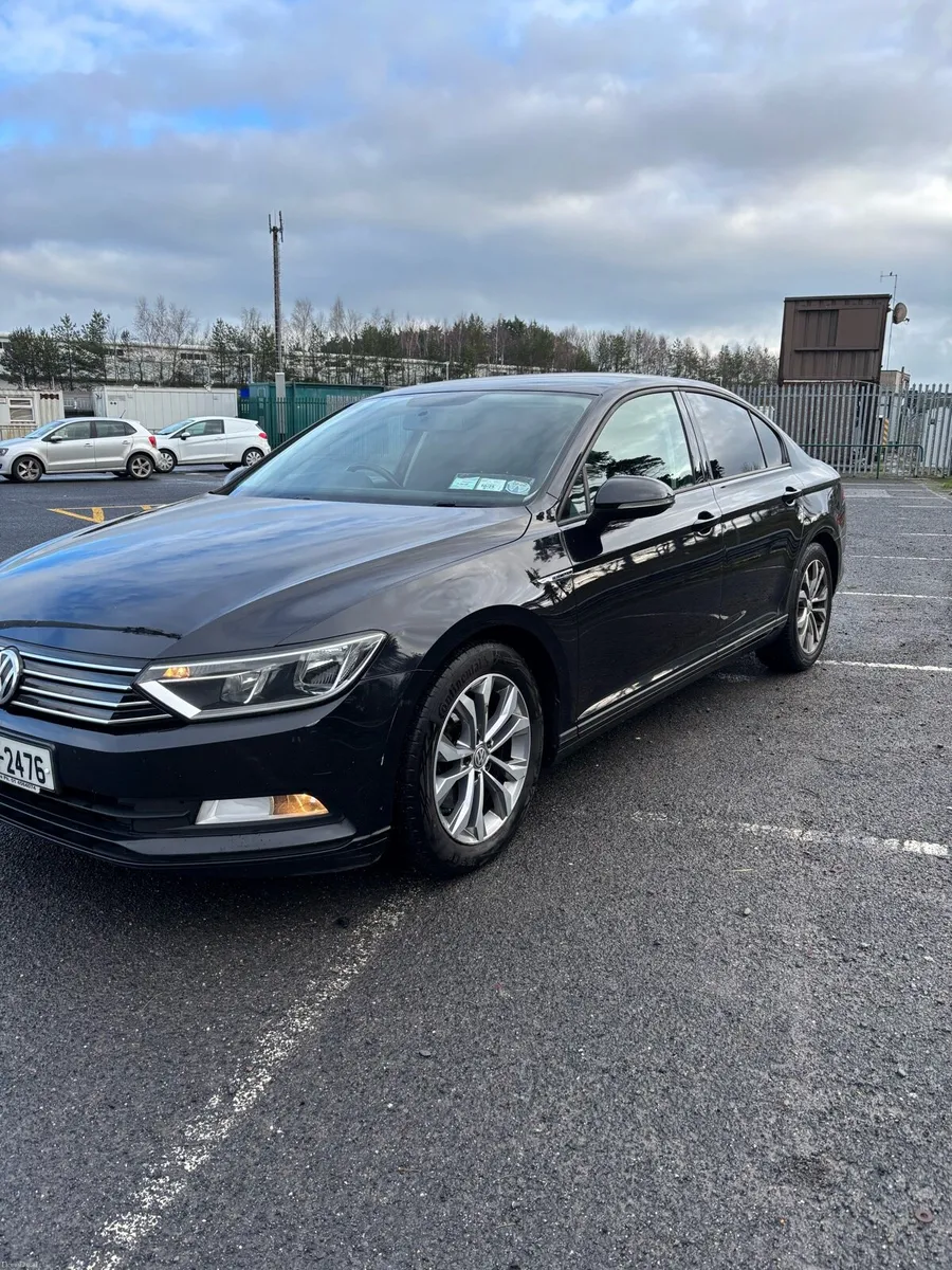 Volkswagen Passat 2017 - Damaged - Image 1