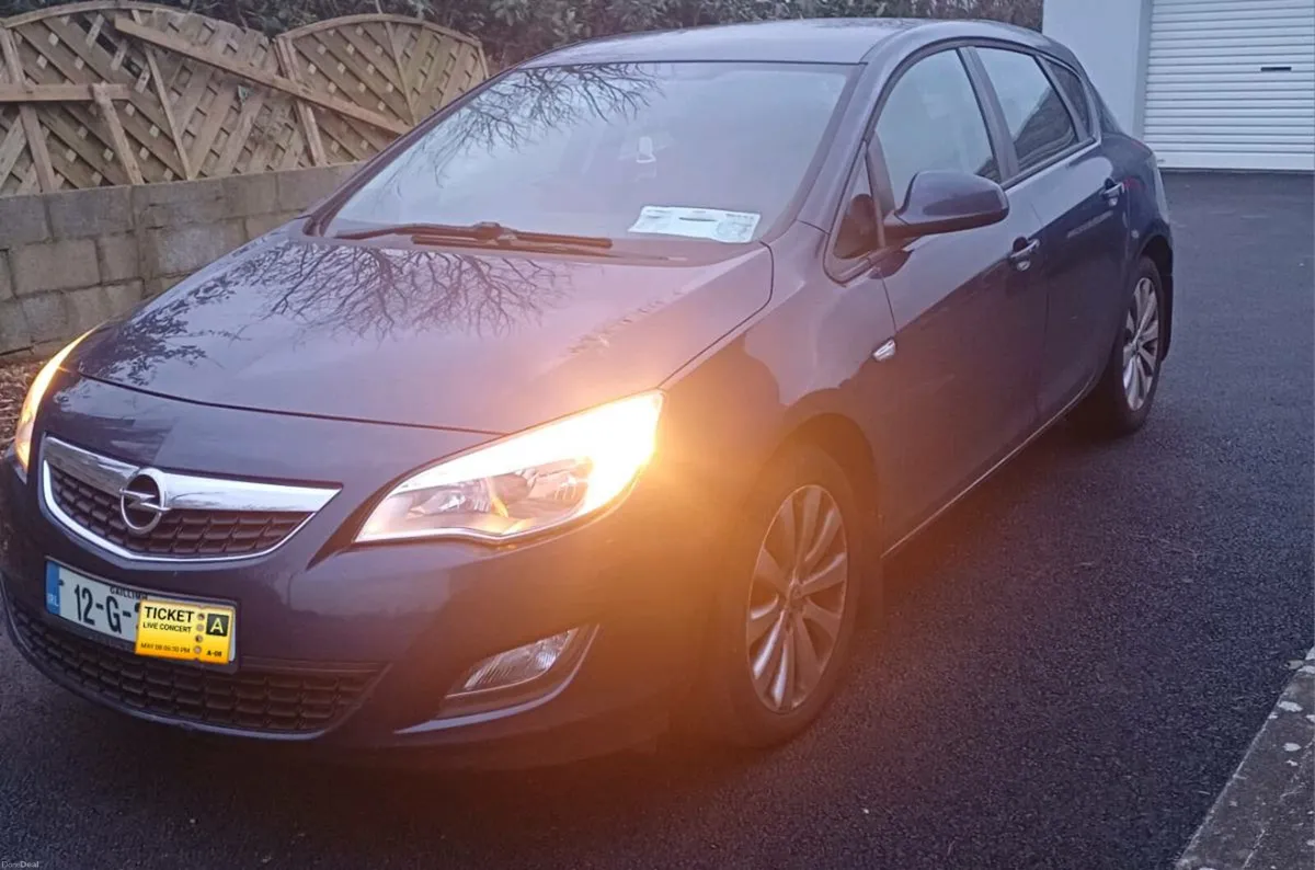Opel Astra J 2012 - Image 1