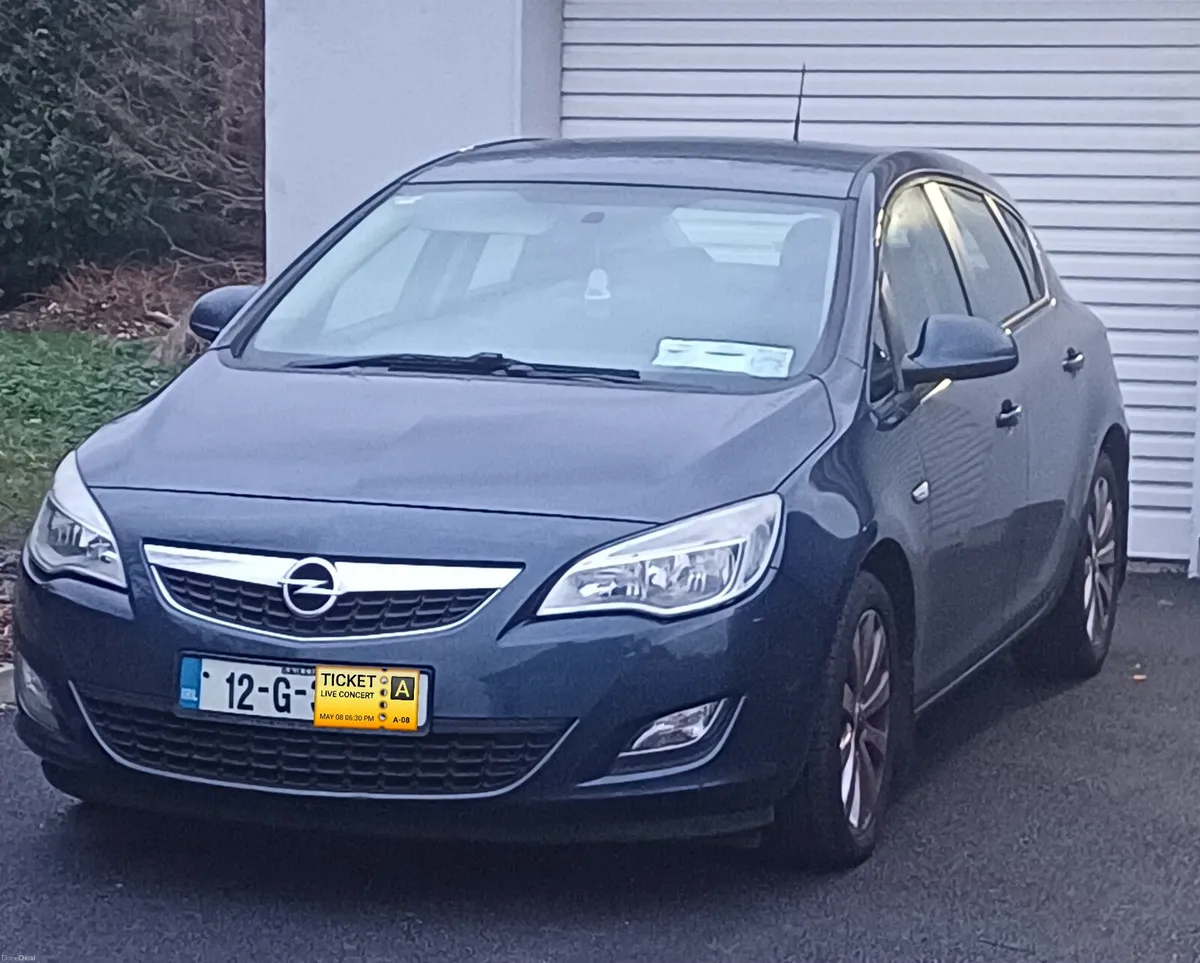Opel Astra J 2012 - Image 2