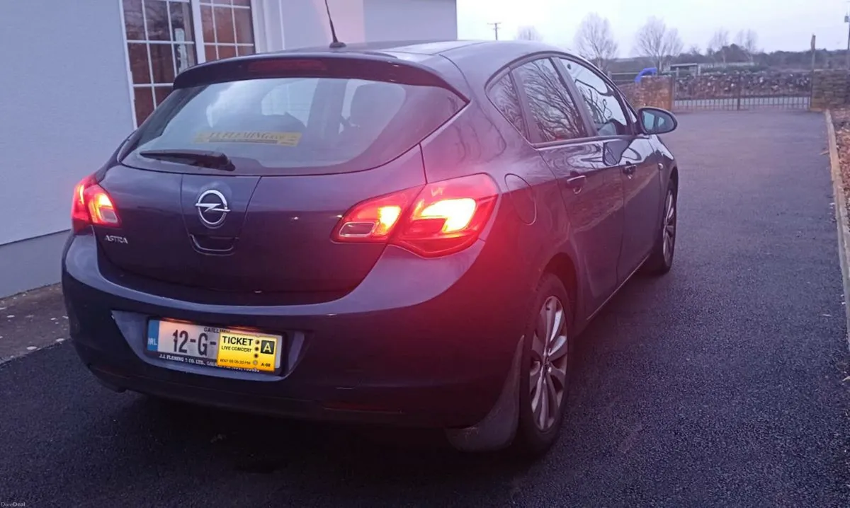 Opel Astra J 2012 - Image 3
