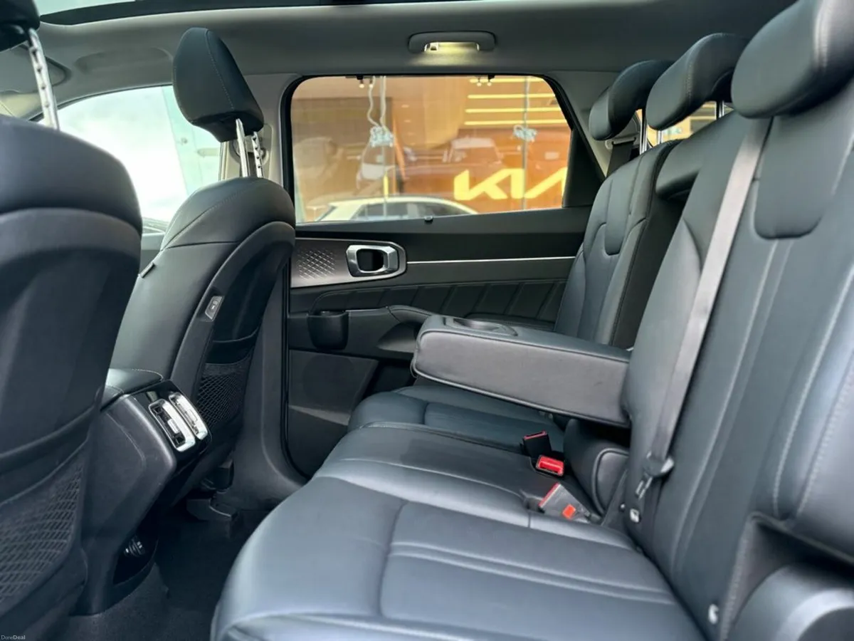 Kia Sorento 2.2 Diesel ( 7 seats ) - Image 4