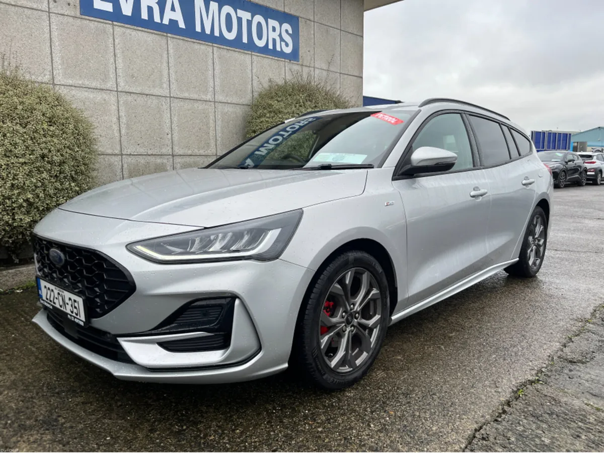 Ford Focus ESTATE ST-LINE STYLE PETROL //KEYLESS E - Image 5