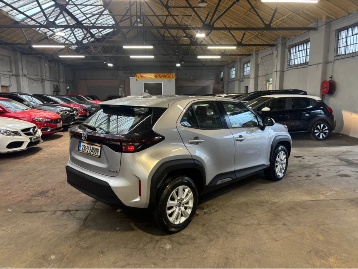 Toyota Yaris CROSS LUNA 4DR AUTO - Image 3