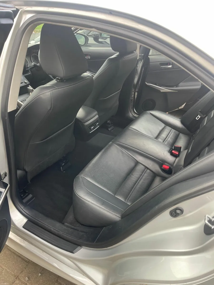 Lexus IS 2015 - NCT 04/27 - TAX 03/26 - Image 2
