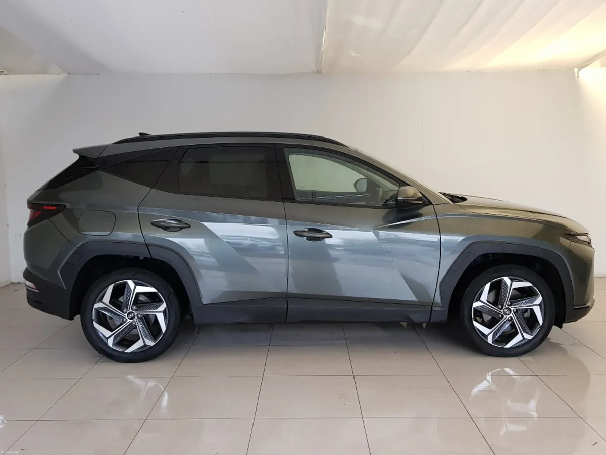 Hyundai Tucson ix35 Executive Phev 5DR Auto - Image 2