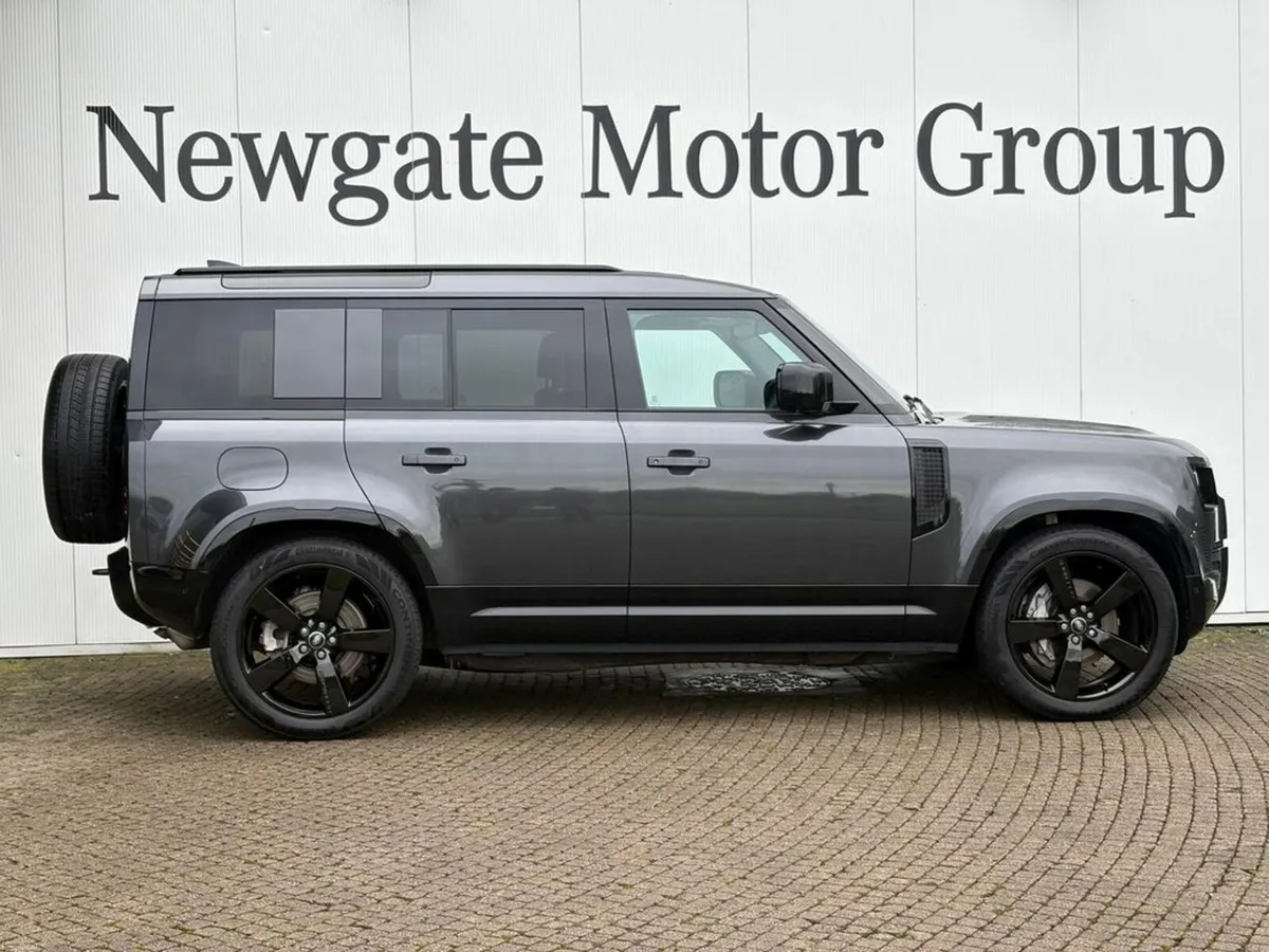 Land Rover Defender X-DYNAMIC SE *SOLD* - Image 4