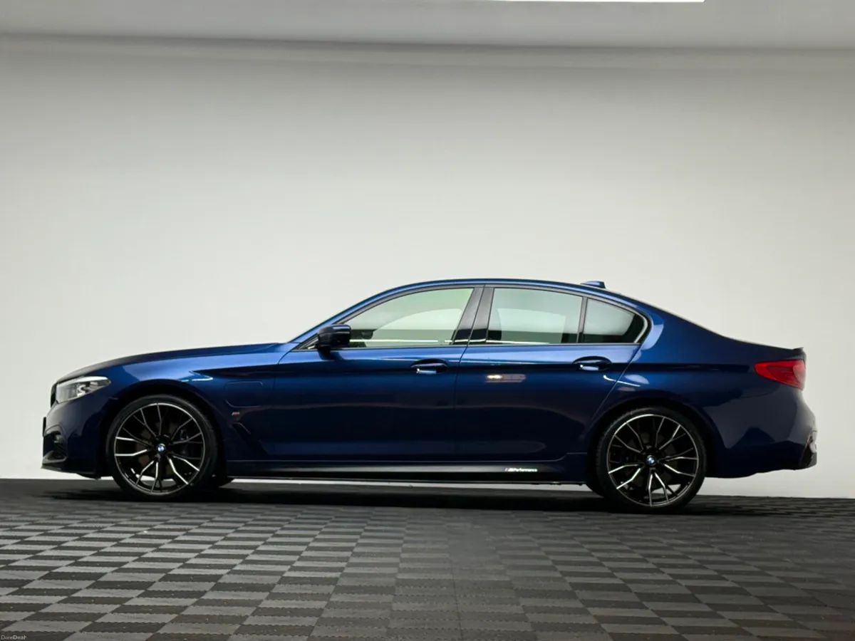 BMW 5-Series 530E M SPORT *HUGE SPEC* - Image 4