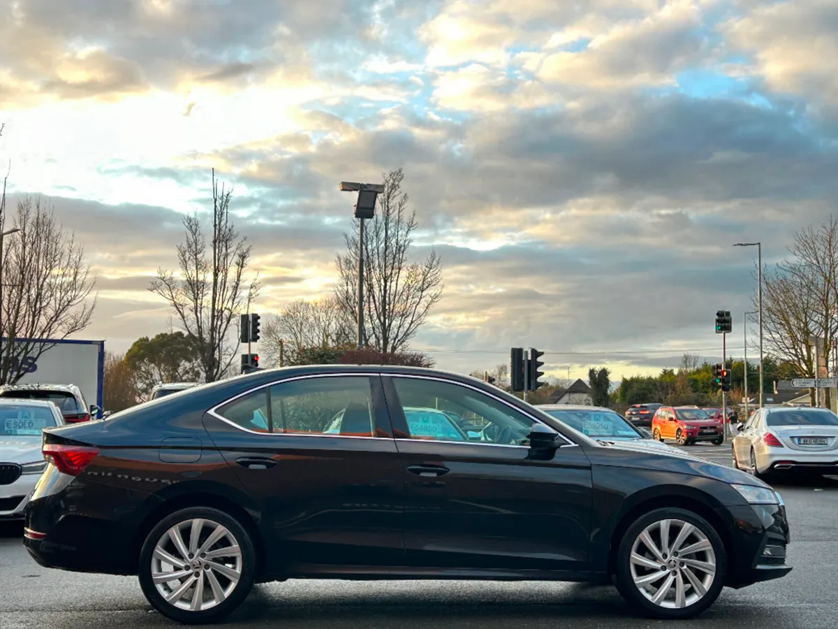 Skoda Octavia STYLE 2.0TDI DSG AUTO *IRISH CAR & H - Image 4