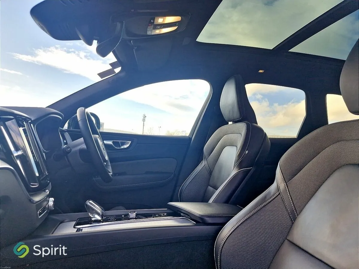 Volvo XC60 T6 "Plug In Hybrid" AWD Plus (Dark Them - Image 3