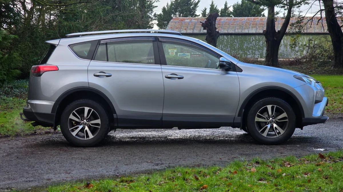 2017 Toyota RAV4 2.0 D4D Luna Sport - Image 3