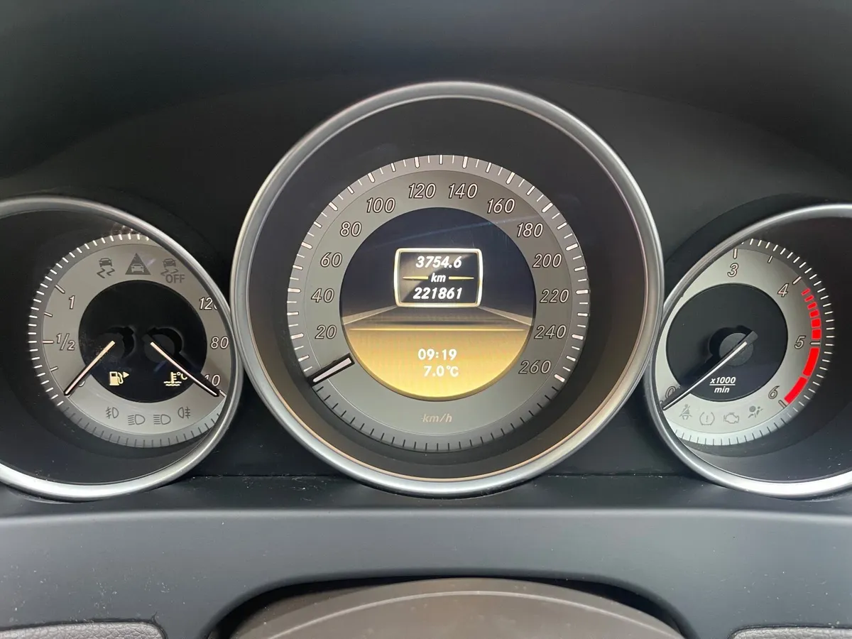 Mercedes-Benz C-Class 2012 - Image 2