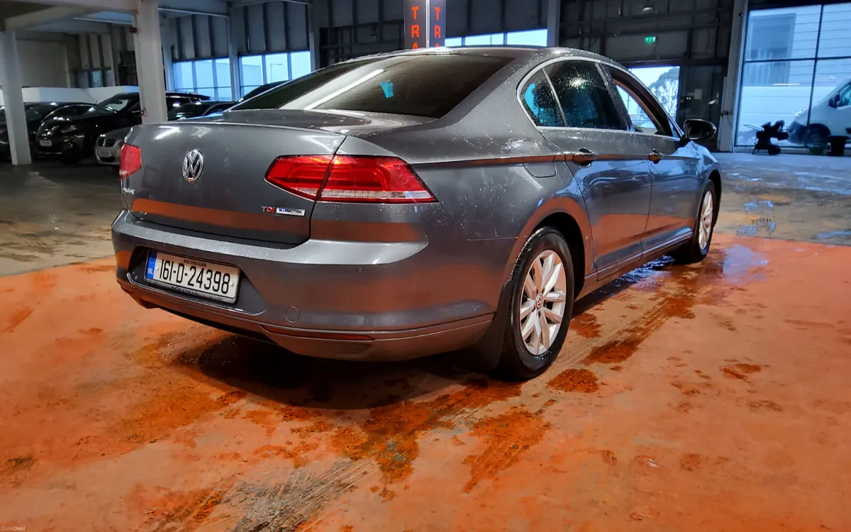 Volkswagen Passat 2016 - Image 3