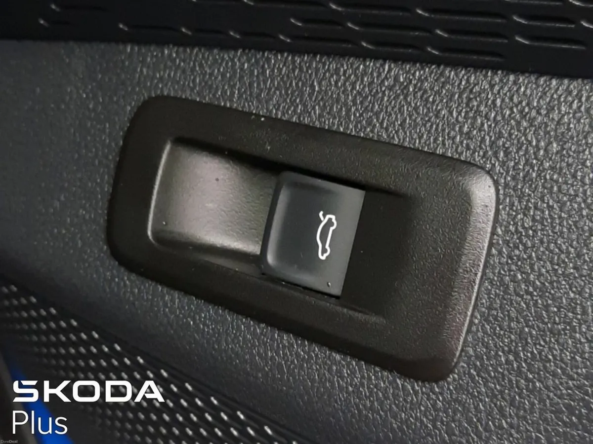 Skoda Octavia **SPORTLINE**UPGRADED WHEELS 2.0 TDI - Image 4