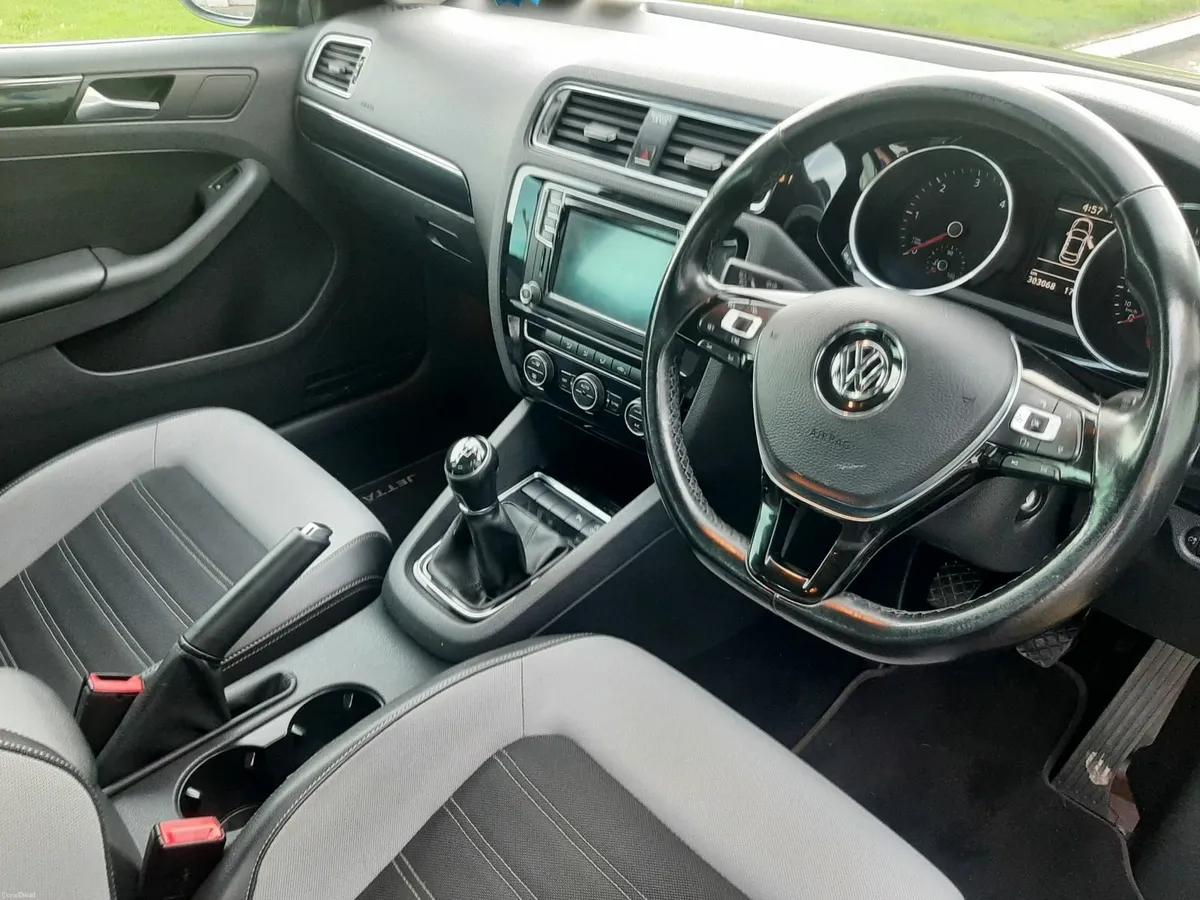 Volkswagen Jetta 2017 - Image 4