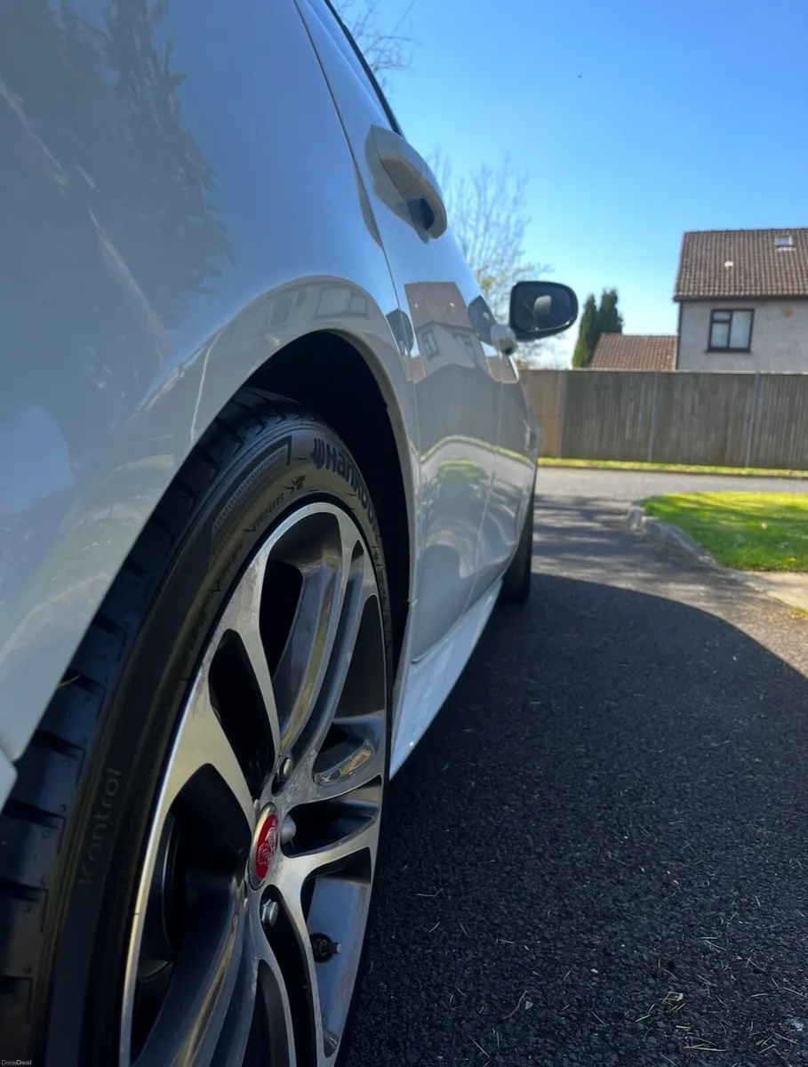 Jaguar XE Rsport - Image 4