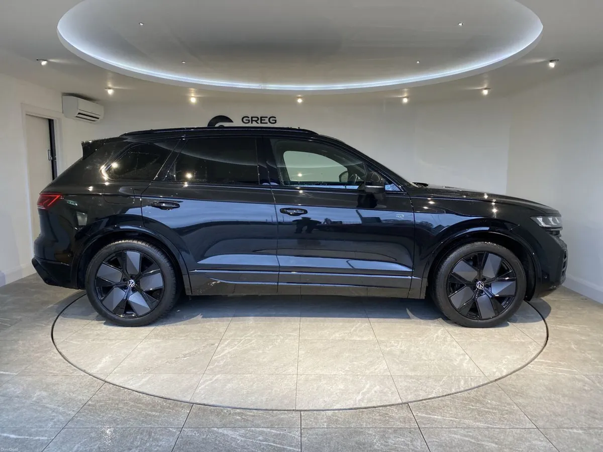 Volkswagen Touareg 2024 - Image 4