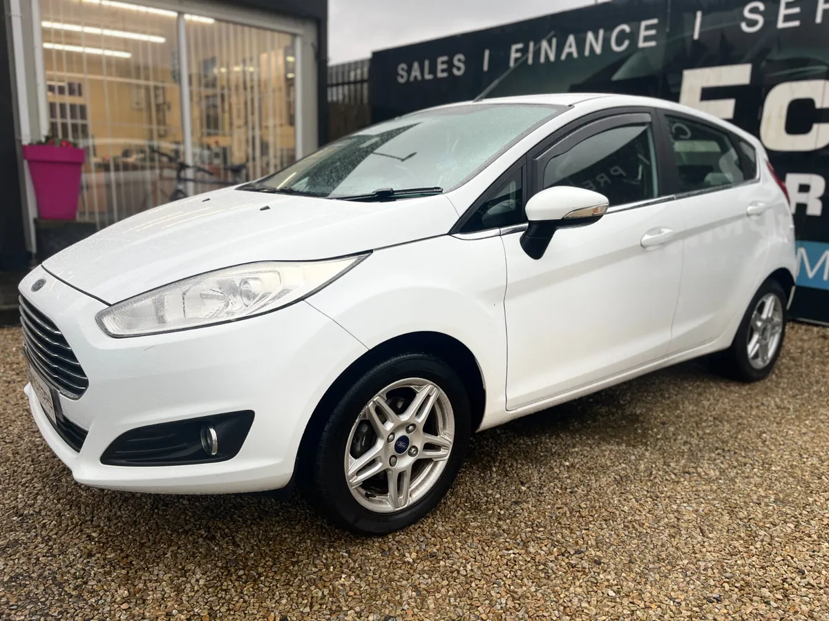 FORD FIESTA ZETEC - 1.2 - LOW INSURANCE - LOW TAX - Image 3