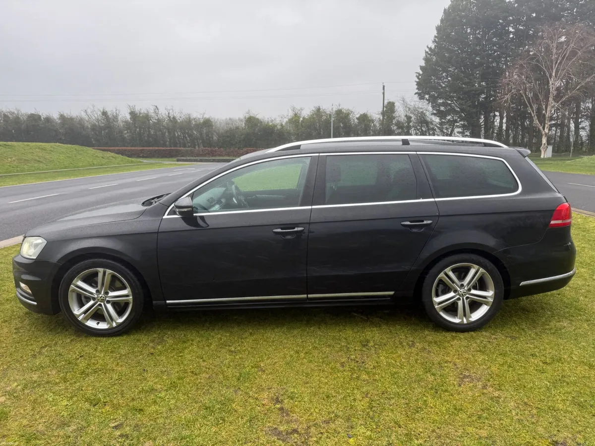 R-Line | LOW MILEAGE | TAX AND NCT - Image 3