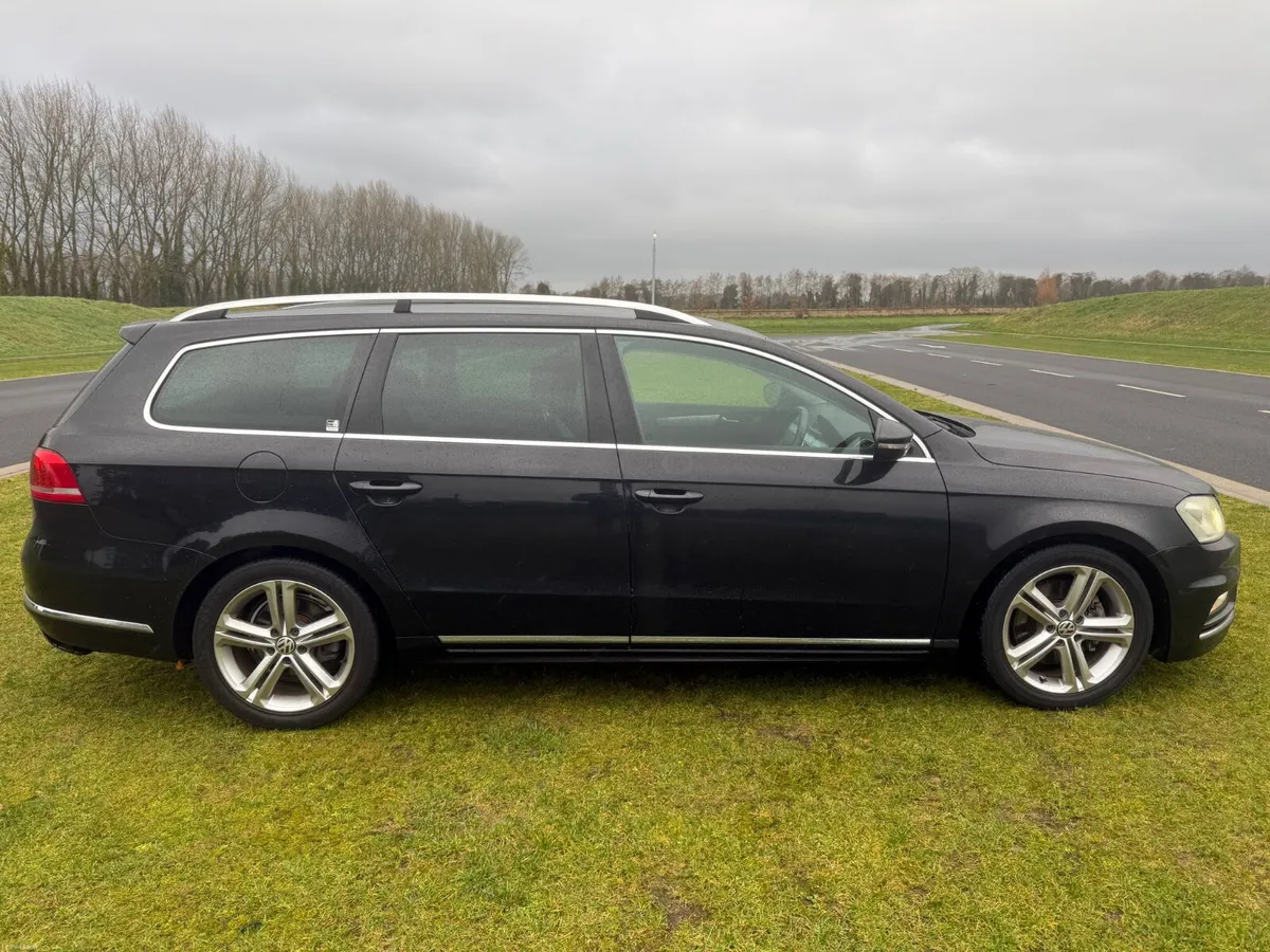 R-Line | LOW MILEAGE | TAX AND NCT - Image 4