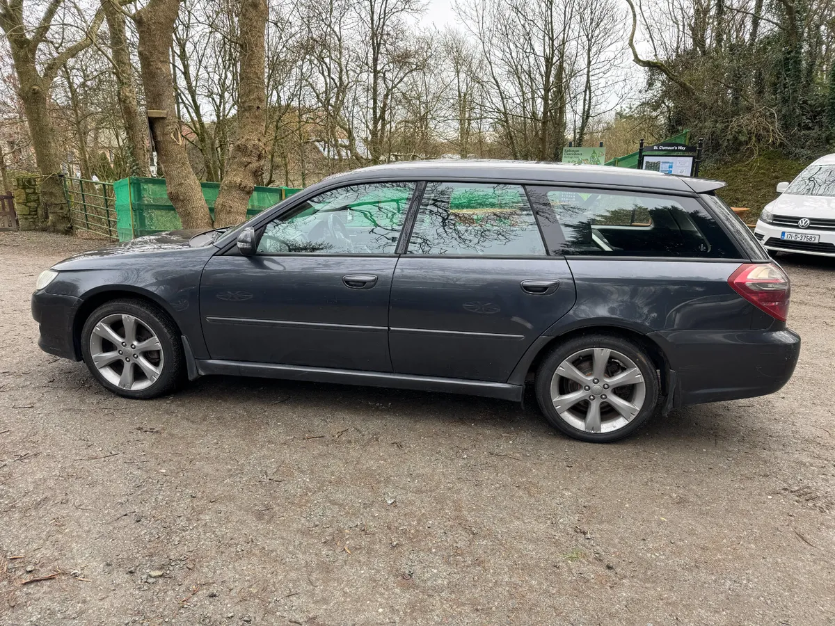 UNRESERVED 2010 SUBARU LEGACY ESTATE FOR AUCTION - Image 2