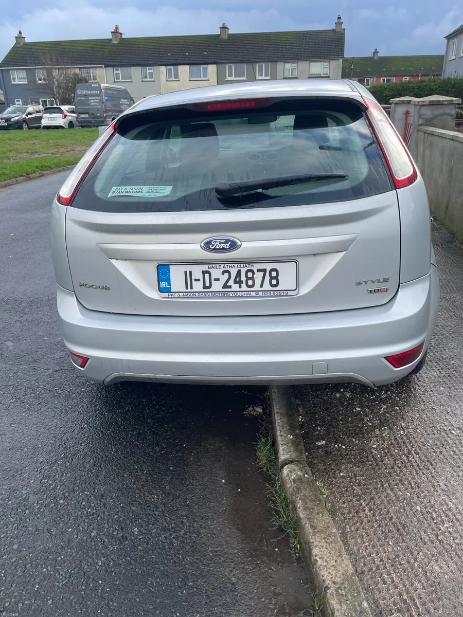 Ford Focus 2011 - Image 2