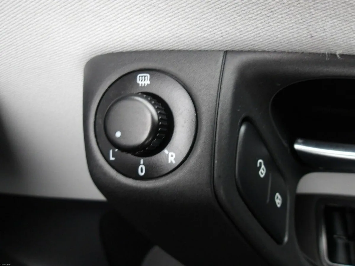 Volkswagen Polo 1.2 TDI 75BHP CROSS - Image 4