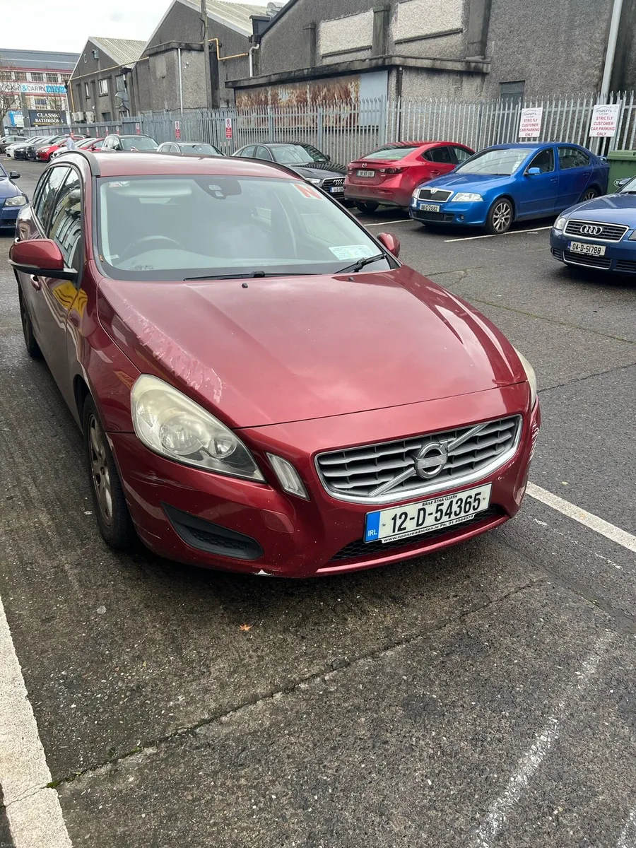 VOLVO V60 Automatic - Image 2