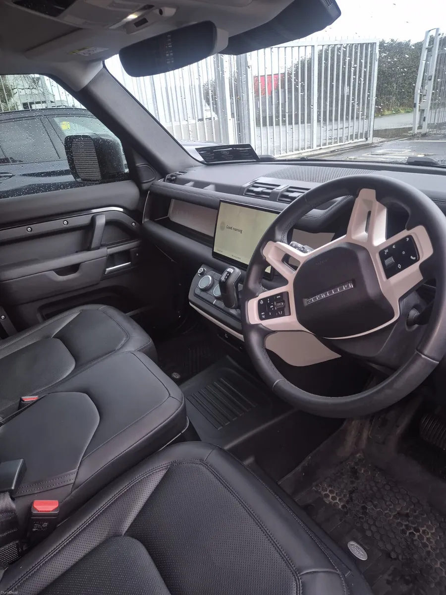 Land Rover Defender 110 3 SEATER COMMERCIAL 2025 - Image 3
