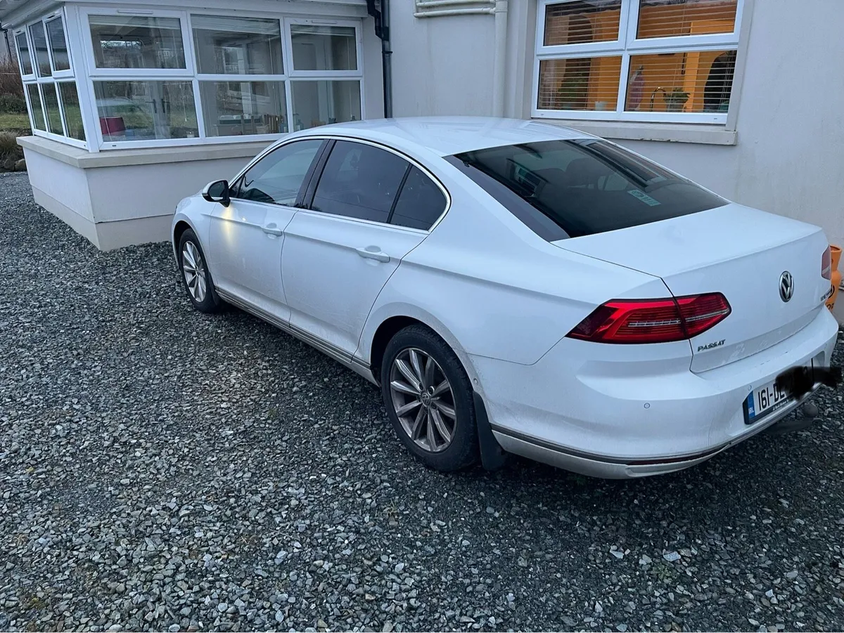 Volkswagen Passat - Image 2