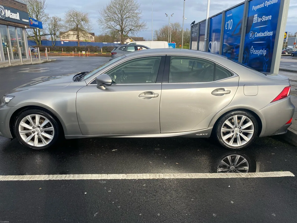 Lexus is300h - Image 4