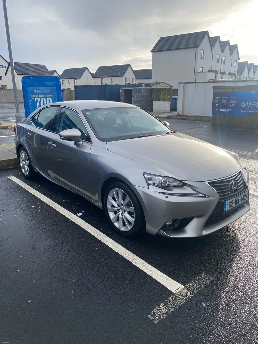 Lexus is300h - Image 1