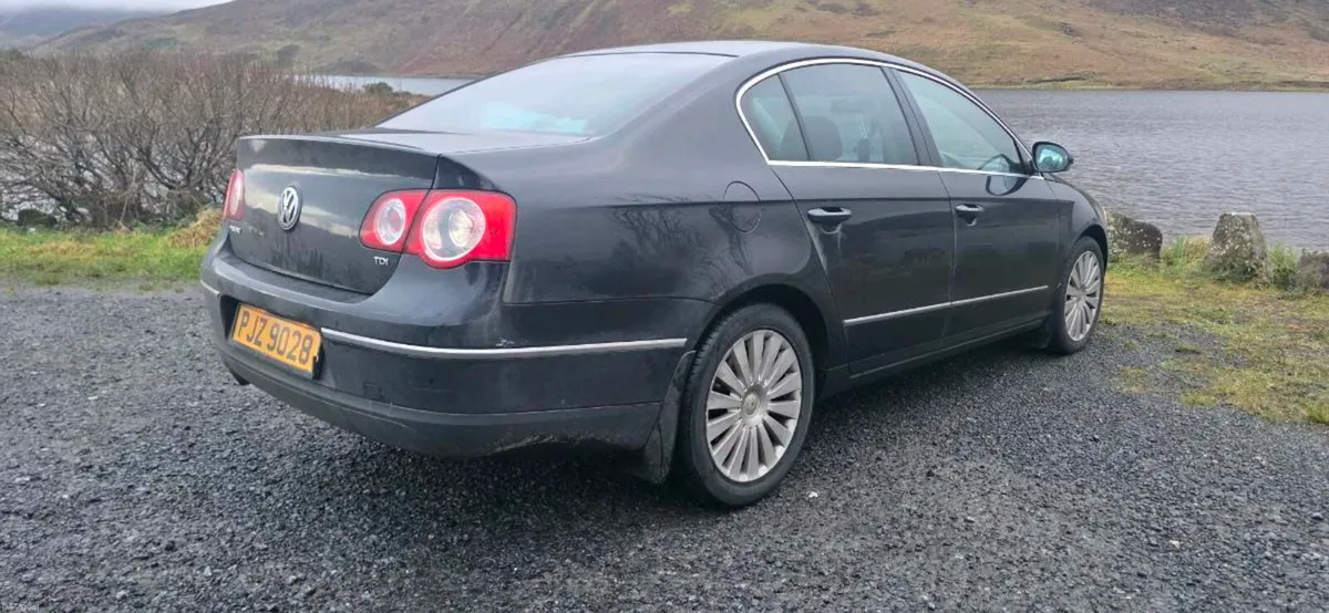 VW Passat Highline 2.0 TDI 2010 Low mls - Image 2