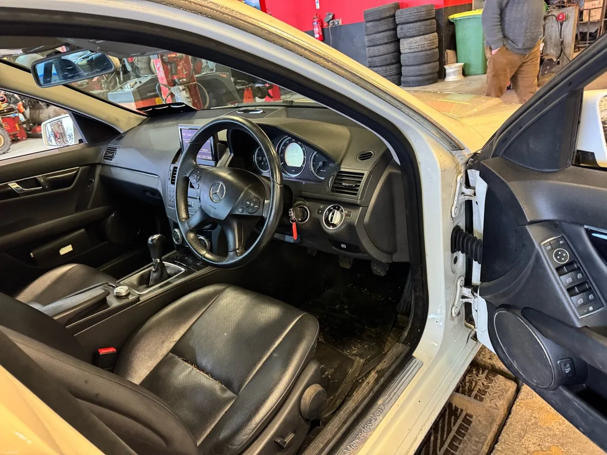 Mercedes c200 estate 2011 - Image 4