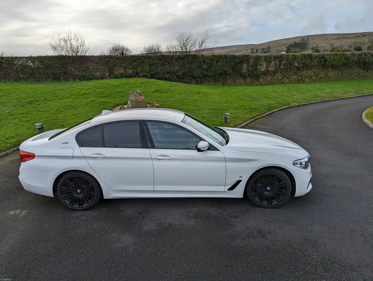 BMW 5-Series 2019 - Image 2