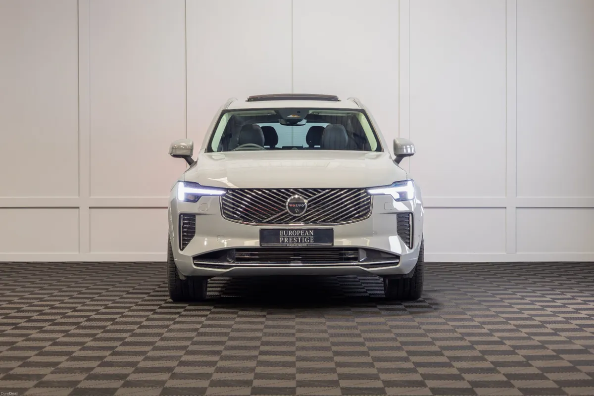 252 Volvo XC90 T8 Ultra Bright - Image 2