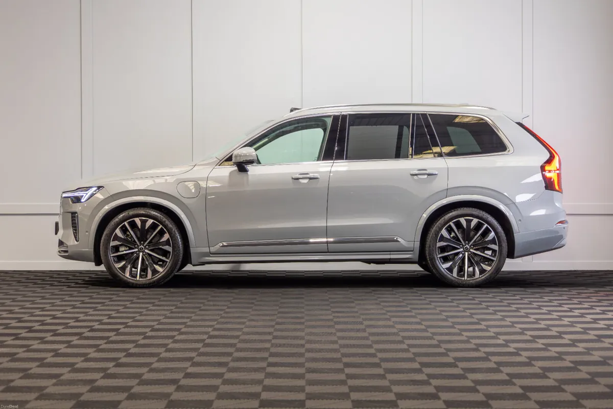 252 Volvo XC90 T8 Ultra Bright - Image 3