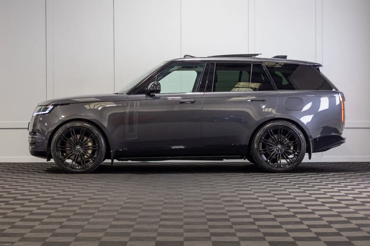 2024 Range Rover P460e SE - Image 3