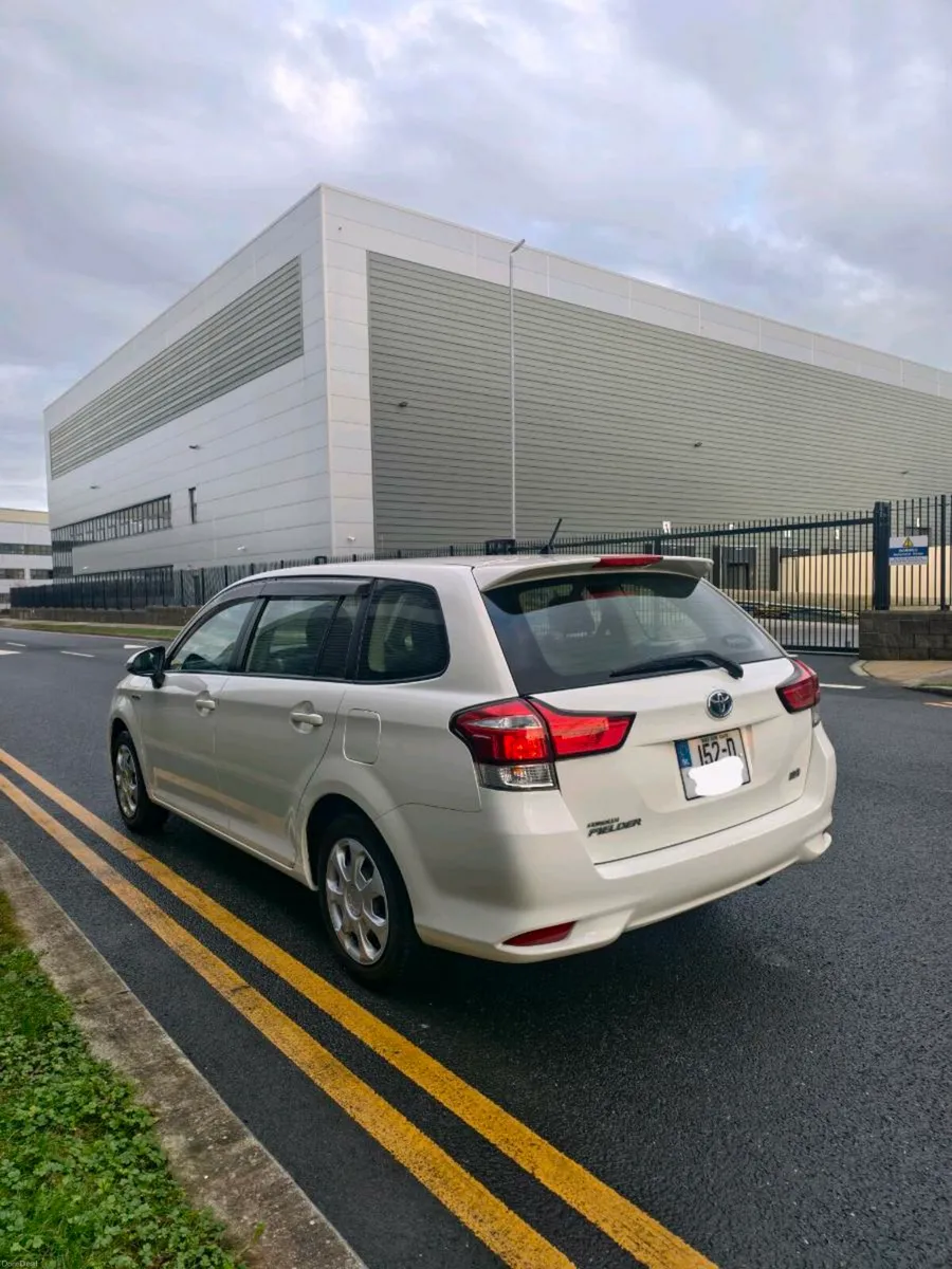 Automatic Hybrid Corolla Fielder NCT/TAX - Image 4