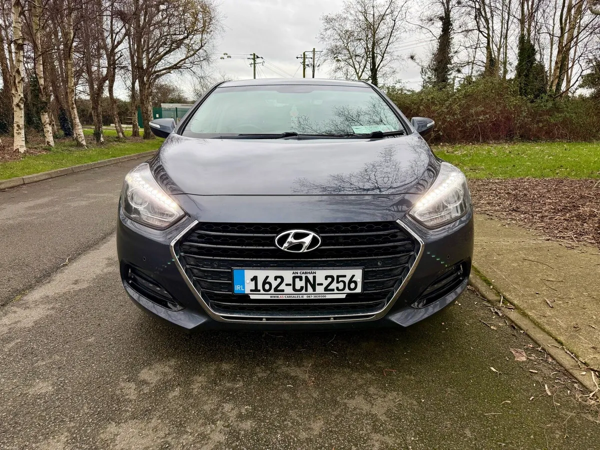 2016 Hyundai i40 Saloon 1.7 Diesel Executive - Image 3