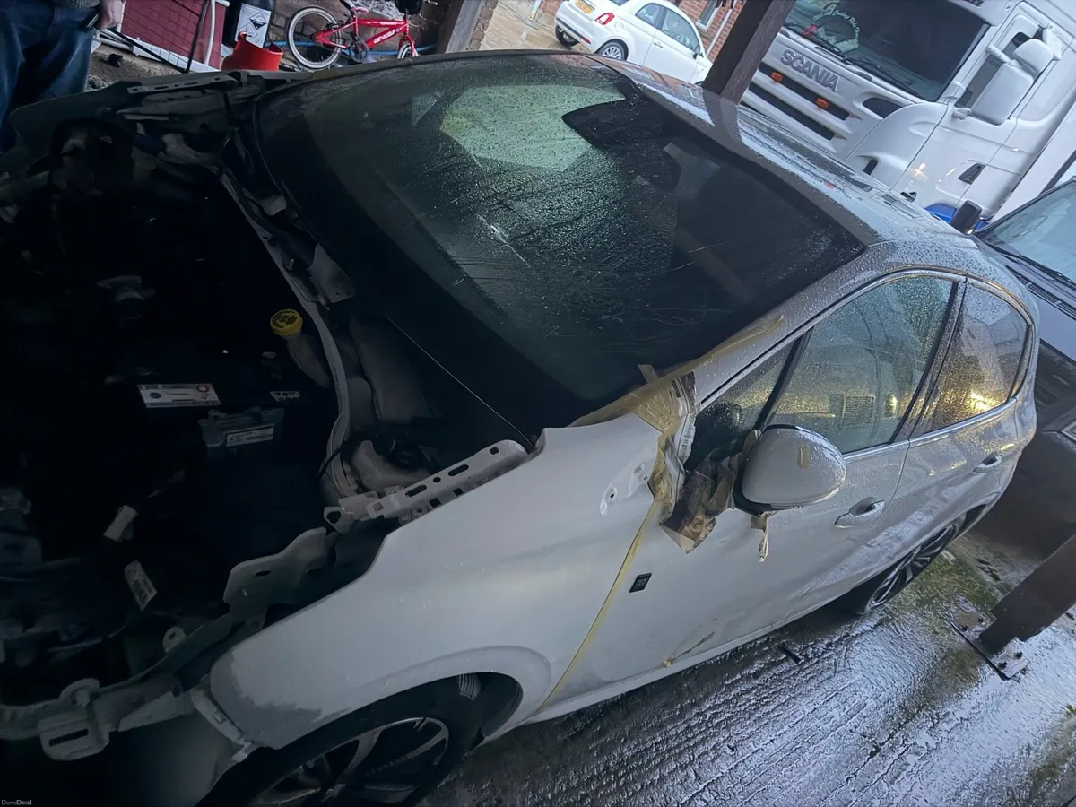 208 DAMAGED all parts here to repair - Image 3